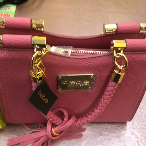 These purses & clothes are hot - Picture 2 of 9